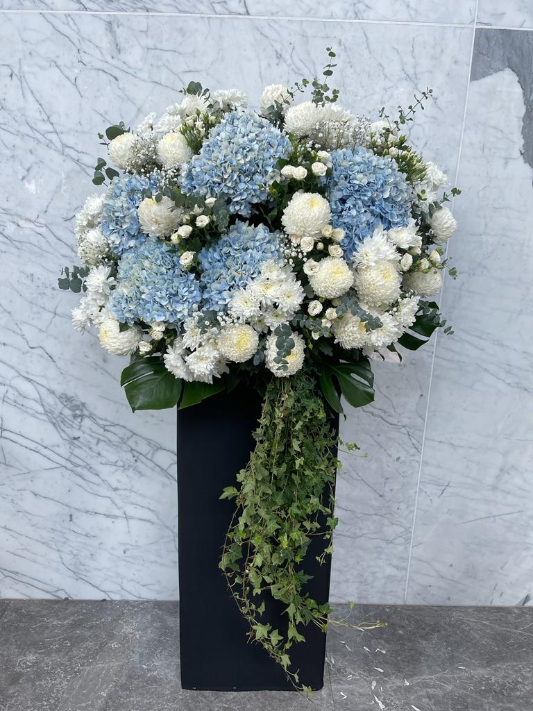 Wintergreen Flower PLT | FLOWER ARRANGEMENT - Sympathy Stands