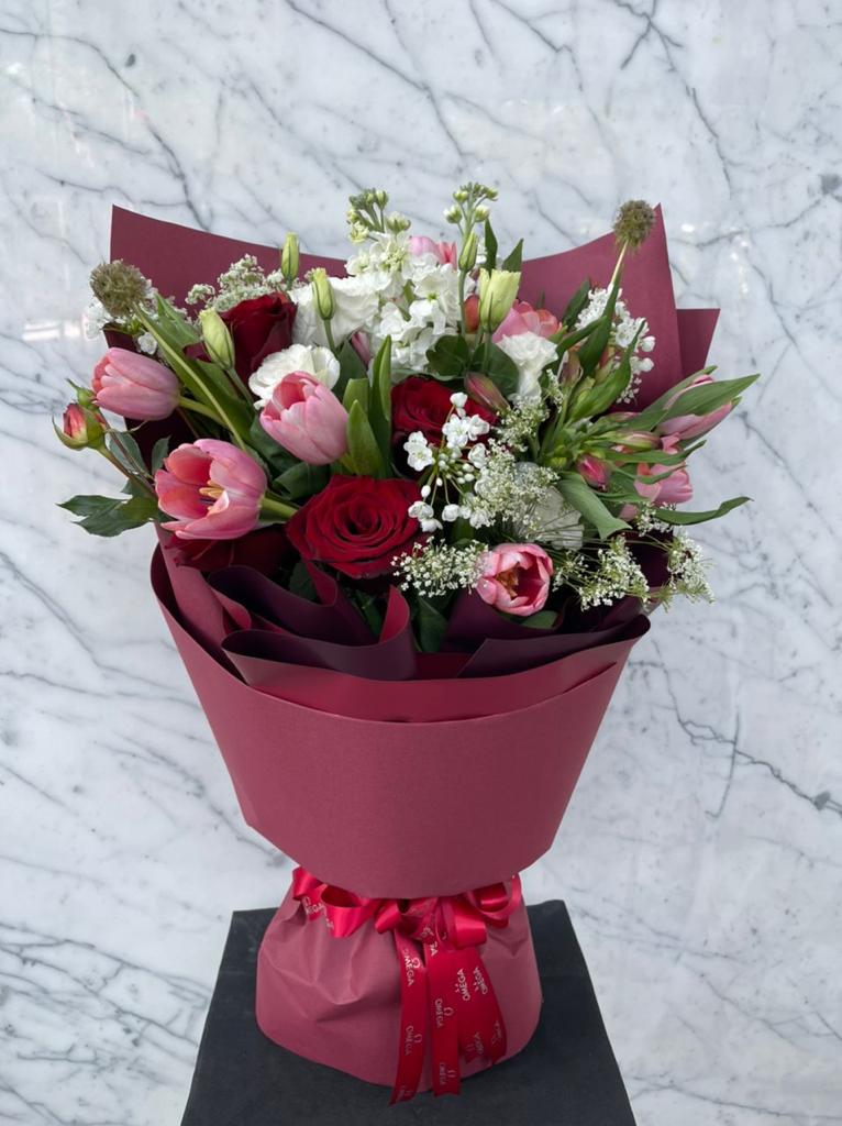 Wintergreen Flower PLT | FLOWER ARRANGEMENT - Hand Bouquet