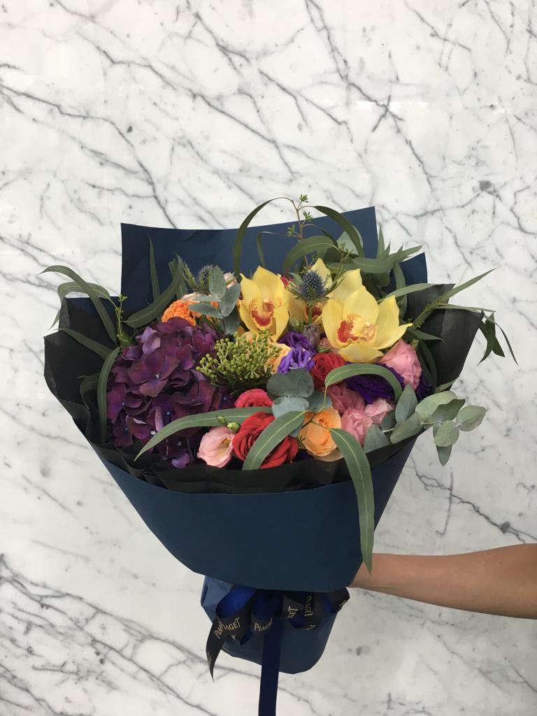 Wintergreen Flower PLT | FLOWER ARRANGEMENT - Hand Bouquet