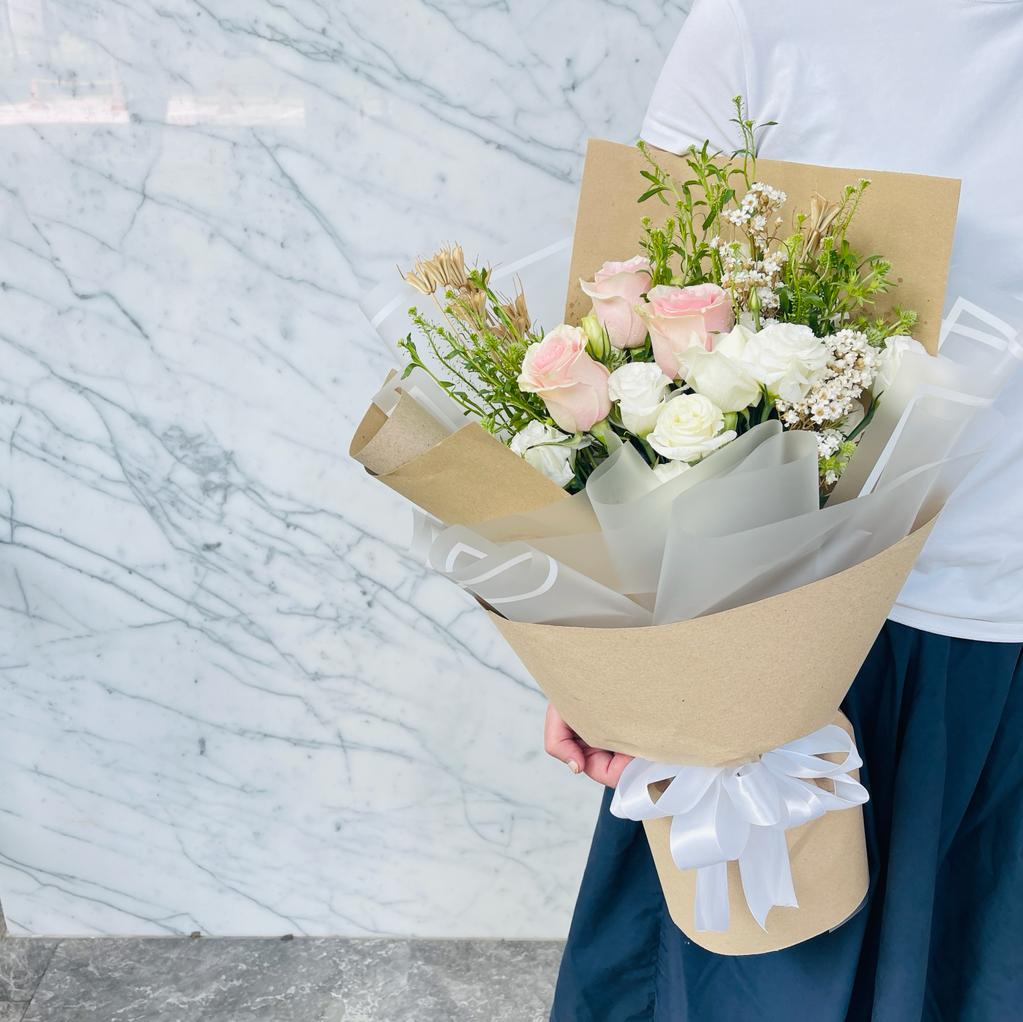 Wintergreen Flower PLT | FLOWER ARRANGEMENT - Hand Bouquet